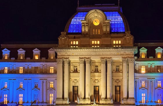 Architectural Lighting for Historic Venues: The Silent Power of Battery Uplighting
