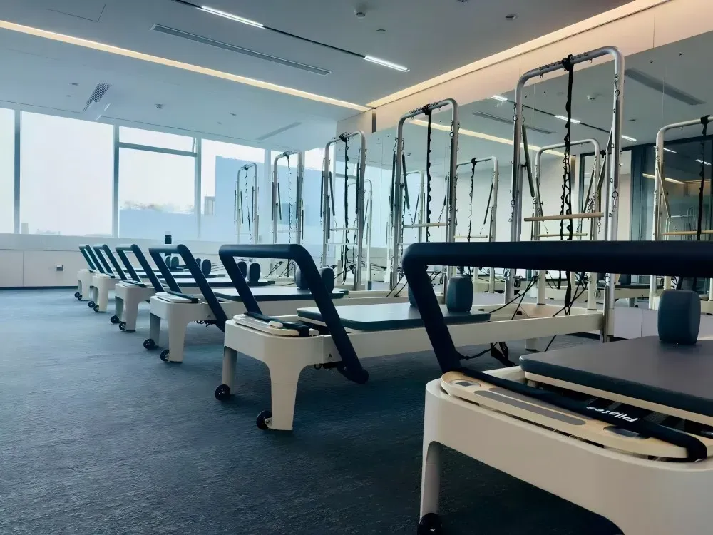 AL06 Pro Commercial Aluminum Pilates Reformer with Tower | High-Traffic Studio Edition