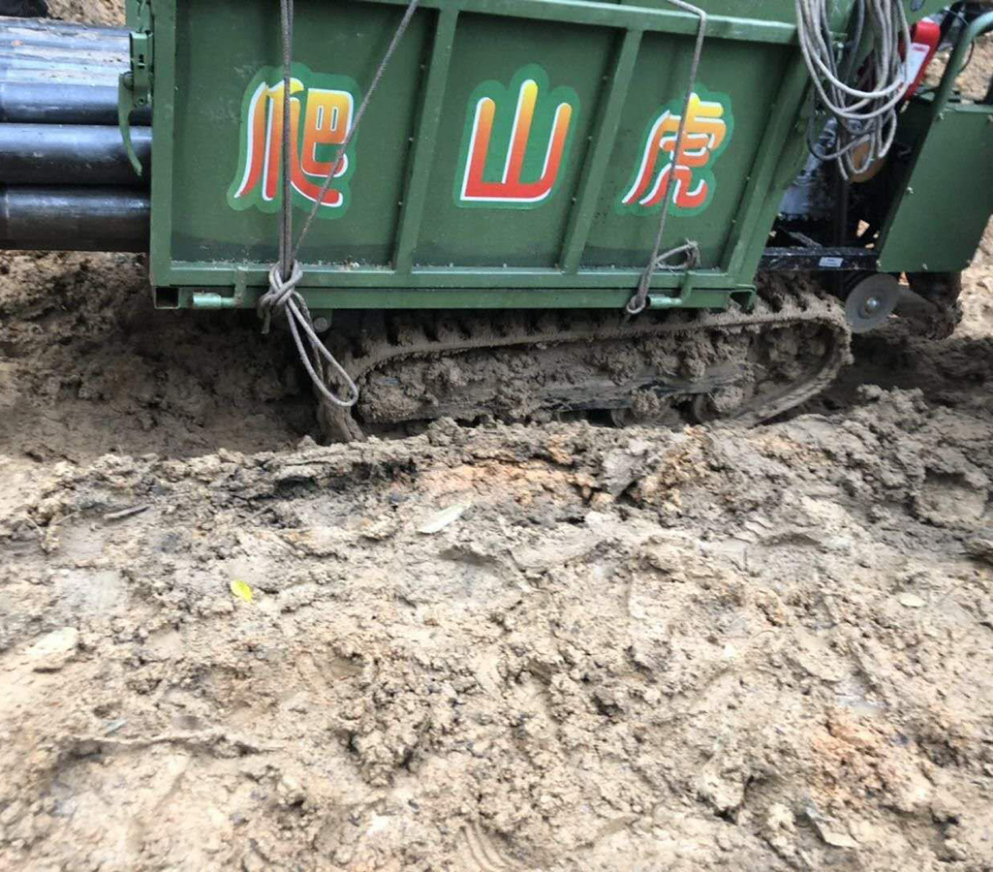 700-5-1Mini crawler dumper with rubber tracks and hydraulic tipper, compact tracked carrier for orchard and mountain agriculture