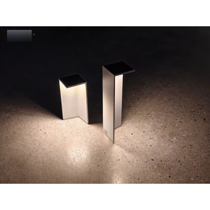 noor-arch-vertex-solar-bollard-modern-villa-pathway8